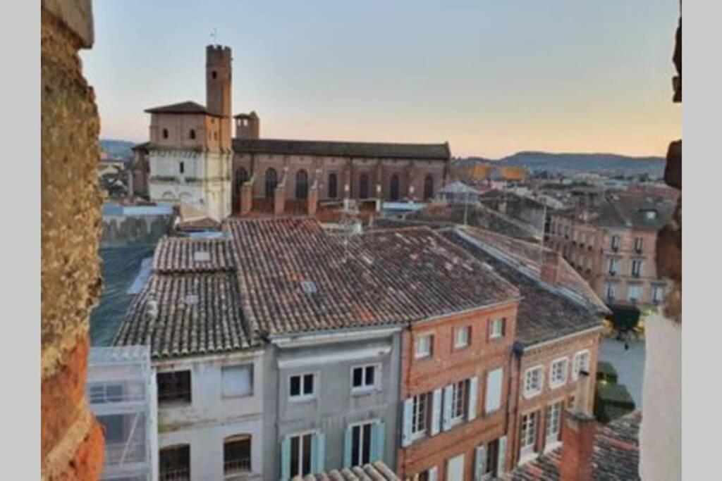 Appartement Exceptionnel 4 Etoiles Hyper Centre Albi 65 M2 Au 4Eme Etage Sans Ascenseur Avec Une Tour Du 12Eme Siecle Exteriér fotografie